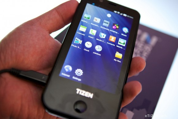 Samsung da señales de su nuevo SO, mostrando terminales prototipos con Tizen 