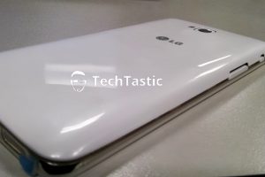 Se deja ver la parte trasera del Nexus 5 en una foto
